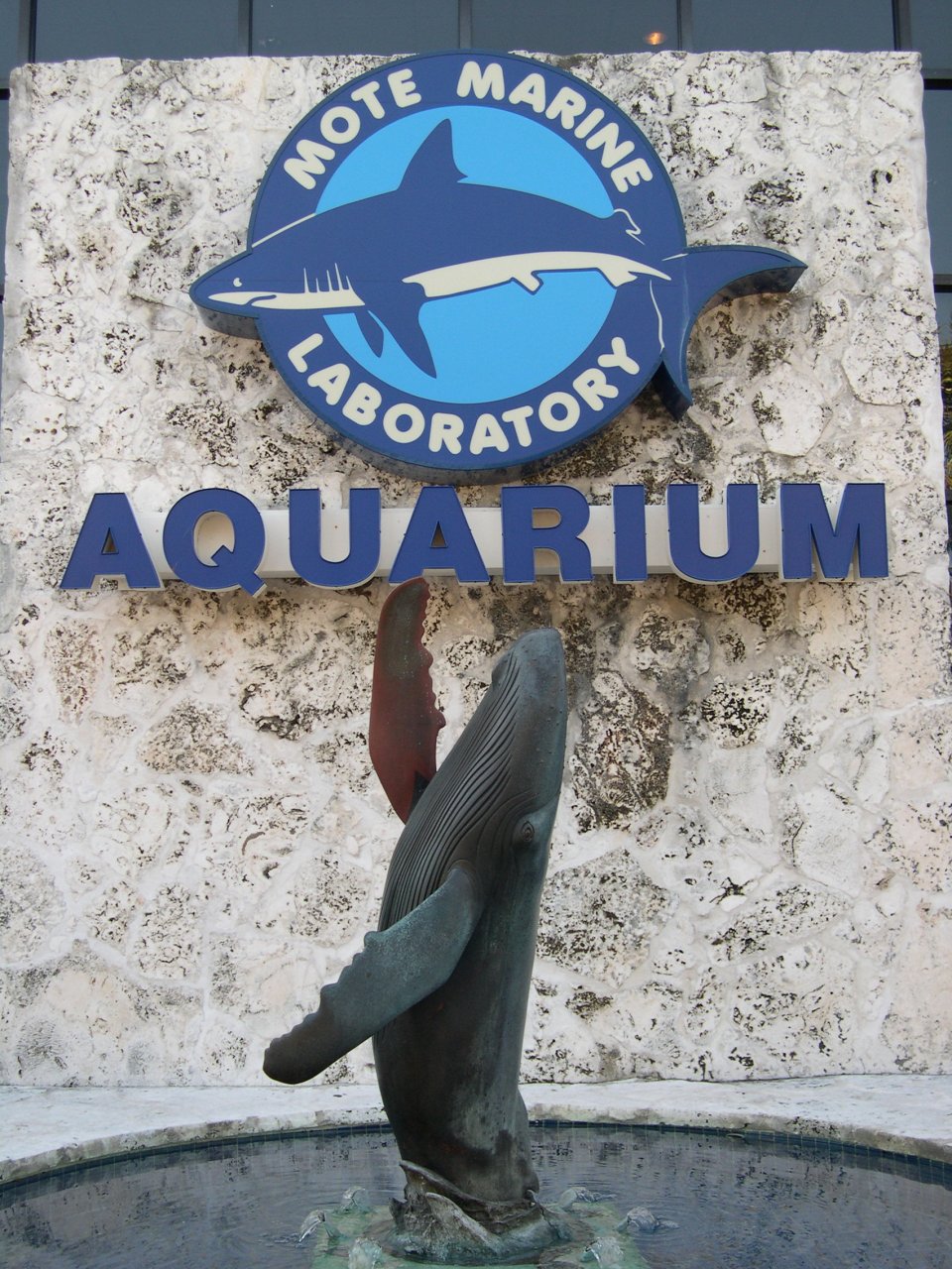 outside mote aquarium