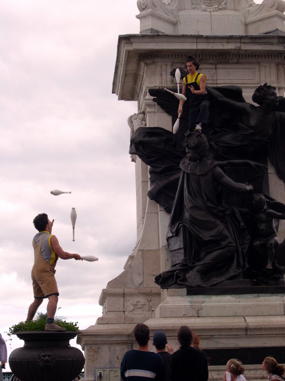 Quebec City - Juggling on that statue.