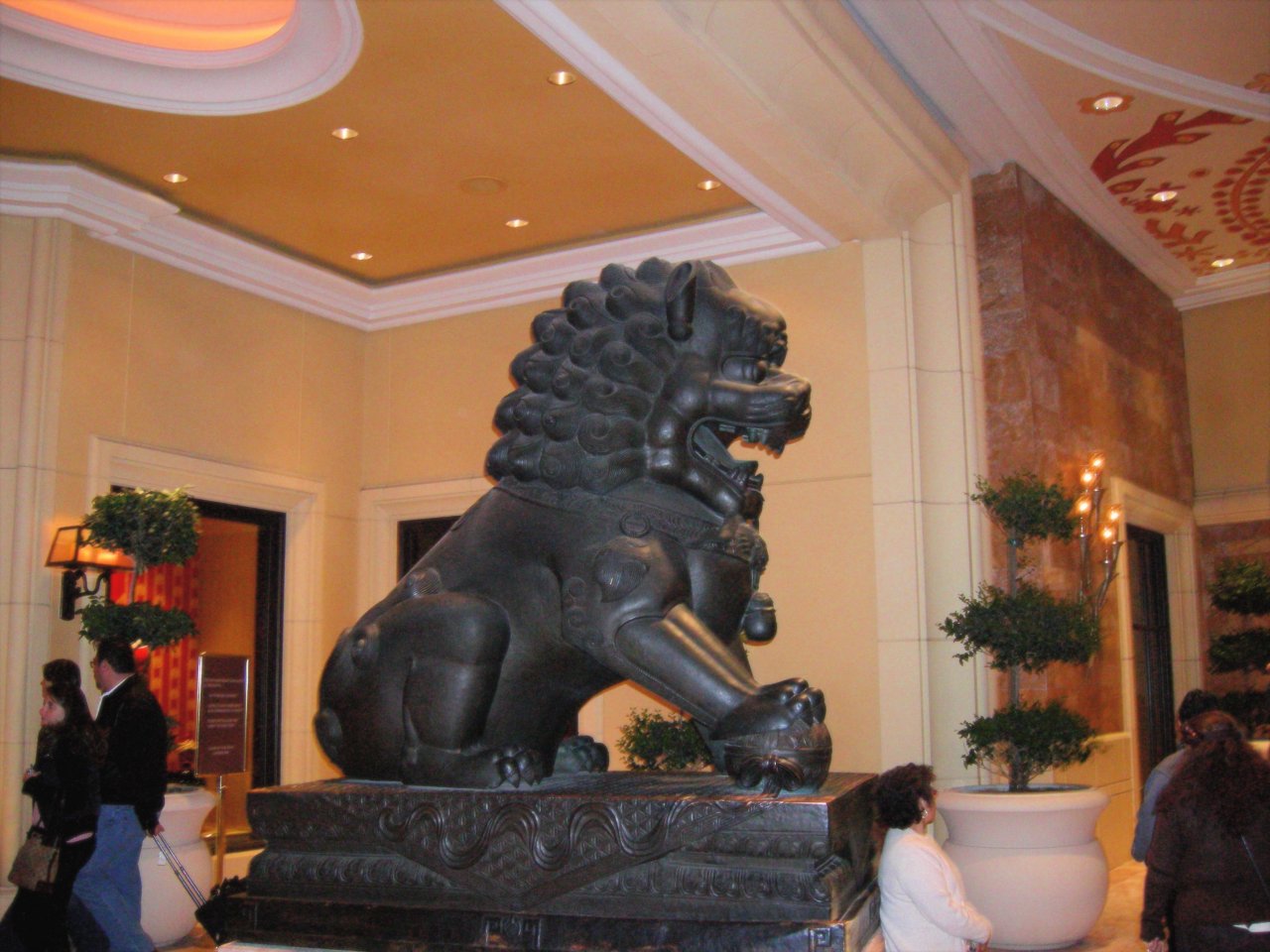 statue outside the Wynn