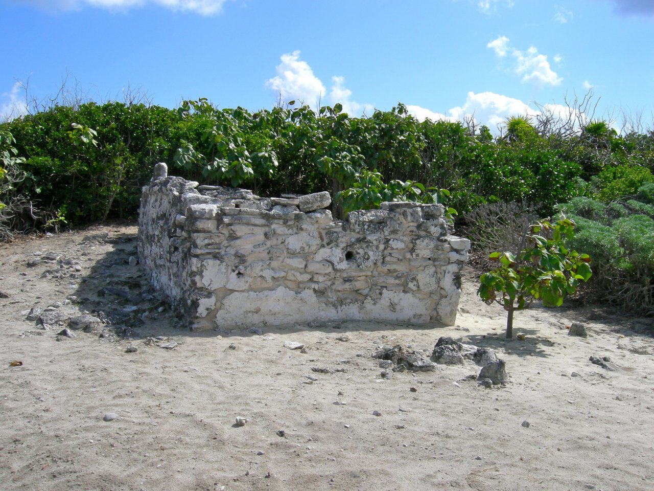 Ruins of the house belonging to the person who manned the lighthouse.