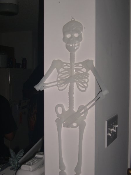 skeleton's gettin' dirty (or maybe it's just shy?)