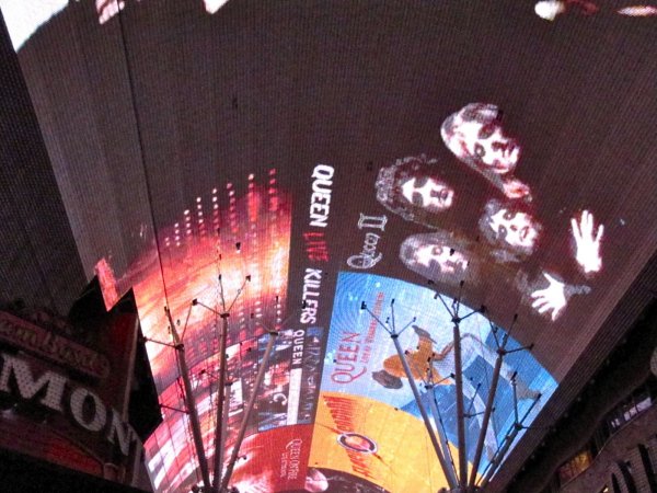 Fremont Street Experience: Queen
