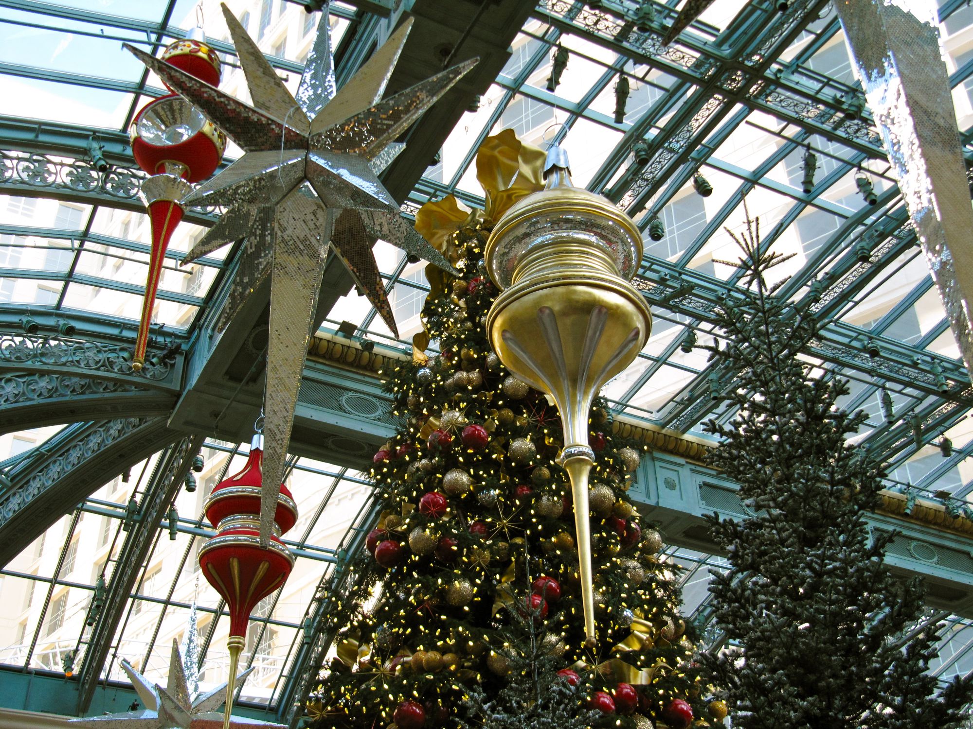 Bellagio conservatory: ornaments hanging from the ceiling