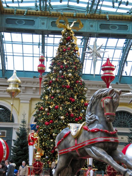 Bellagio conservatory: rocking horse and Christmas tree