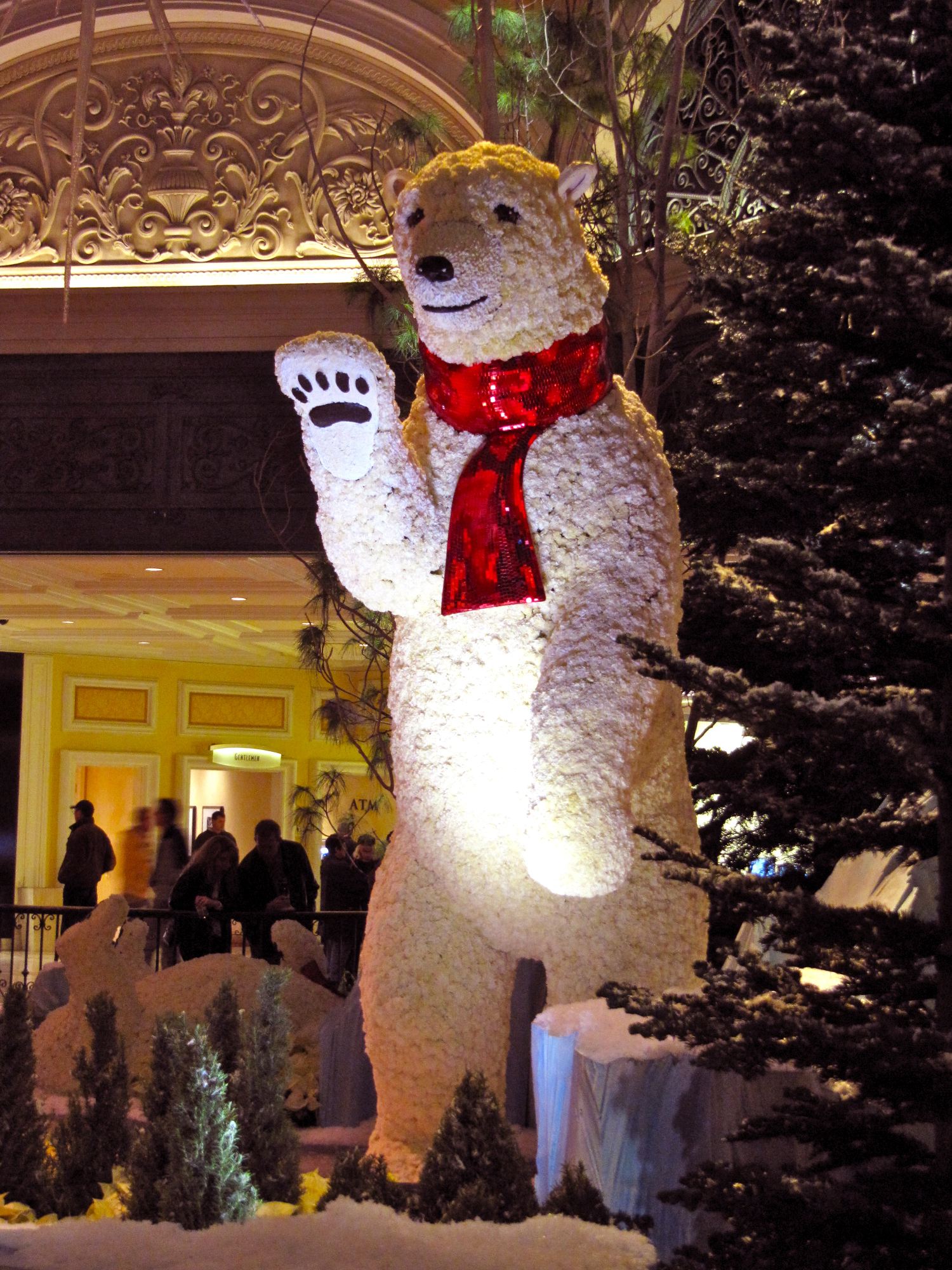 Bellagio conservatory: massive polar bear