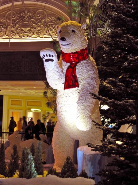 Bellagio conservatory: massive polar bear