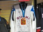 Ruutu's Bronze, signed by team Finland