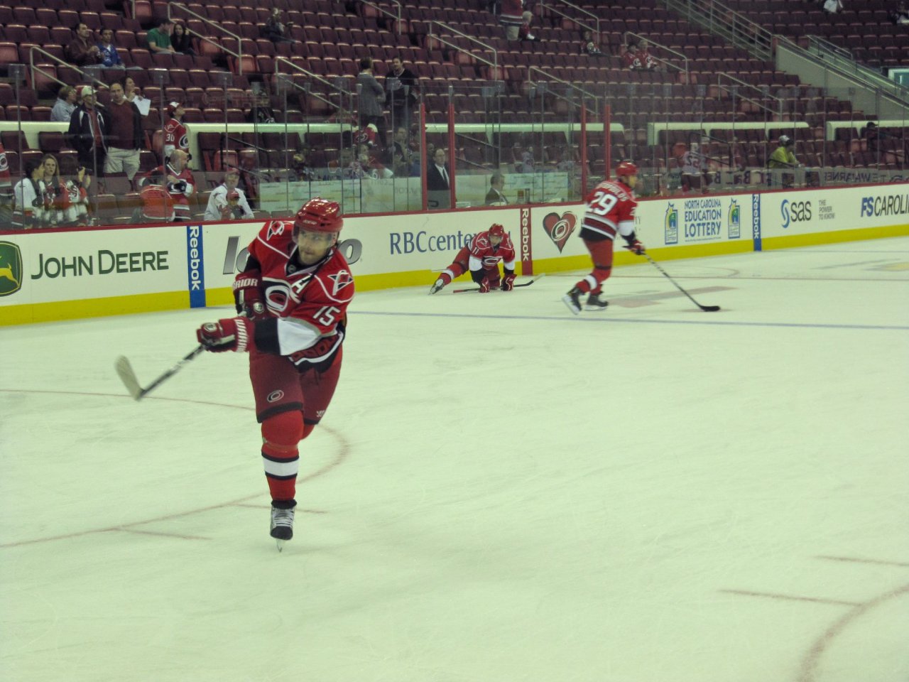 Ruutu fires at the net