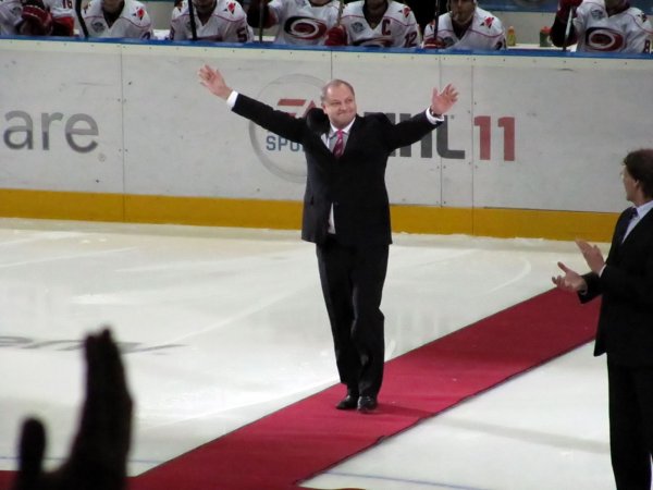 honoring famous Finnish players: Esa Tikkanen