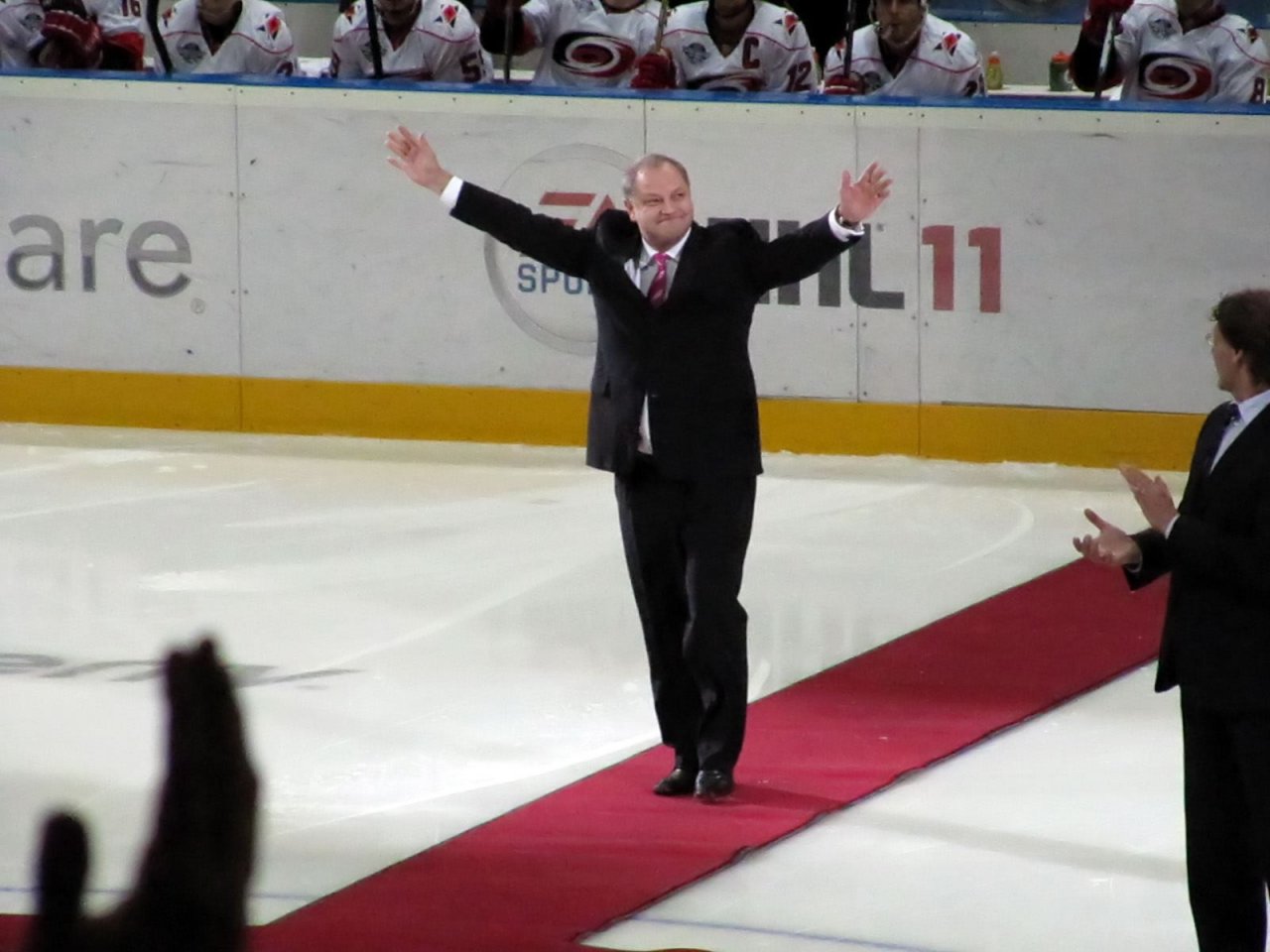 honoring famous Finnish players: Esa Tikkanen