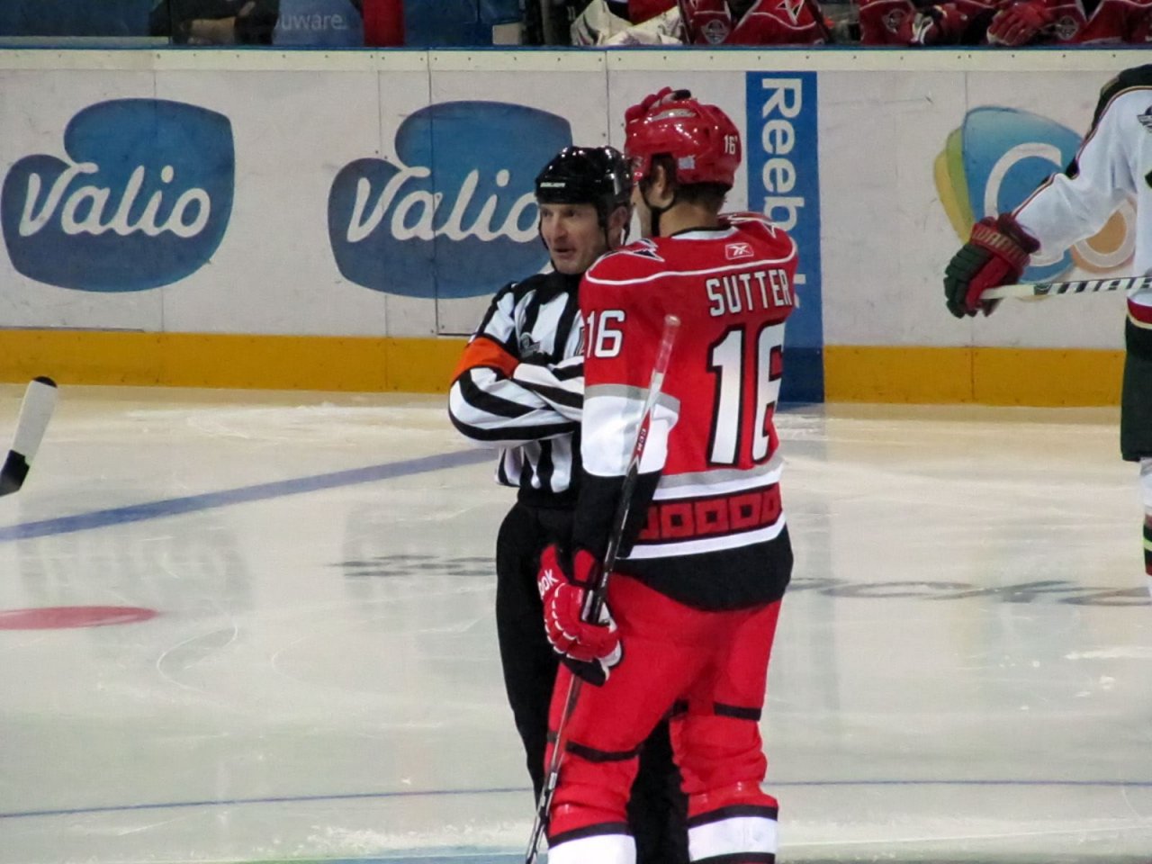 Sutter talking to a ref