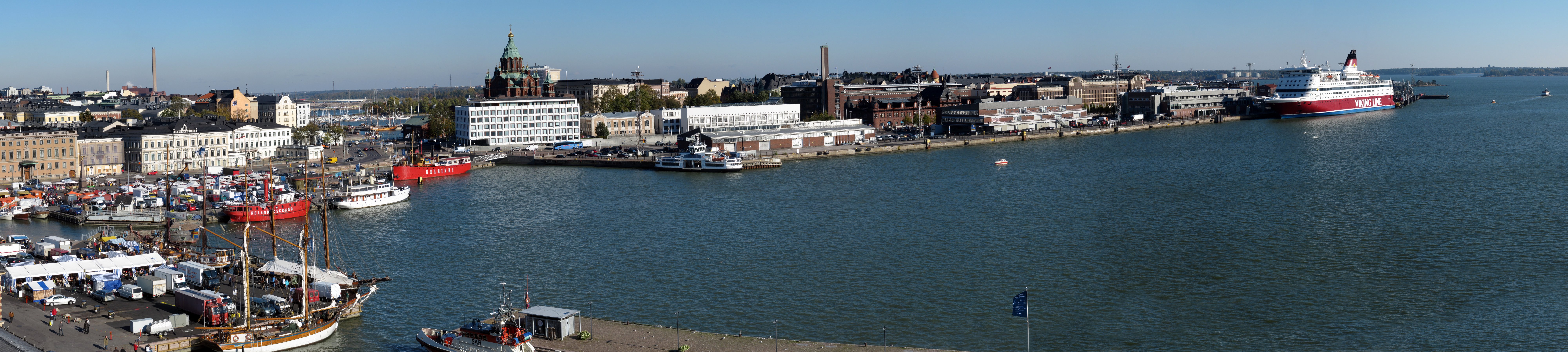 Looking out over the bay next to Kauppatori (the Market Square).