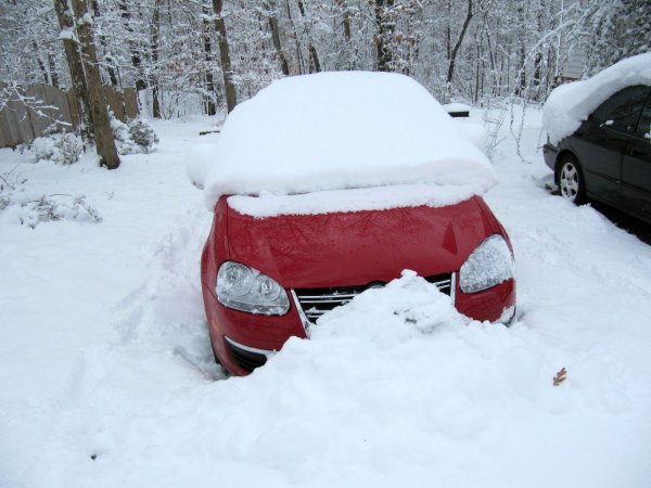 snow slid off the Jetta cleanly; saw another in the neighborhood with the same thing