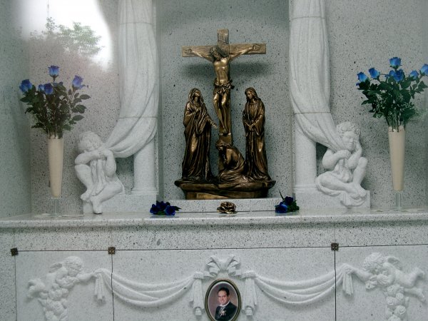 Cemetery - Inside another mobster's tomb.