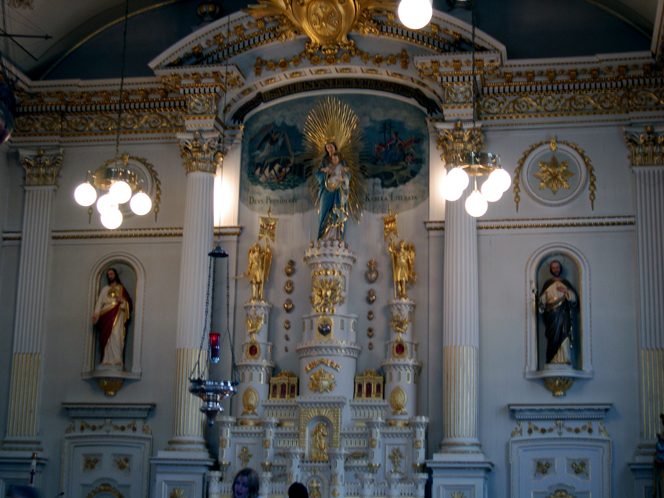 Quebec City - The church in the middle of old Quebec.