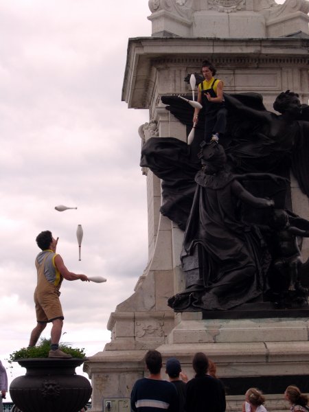Quebec City - Juggling on that statue.
