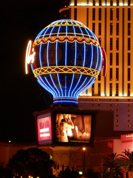 hot air balloon sign at the Paris