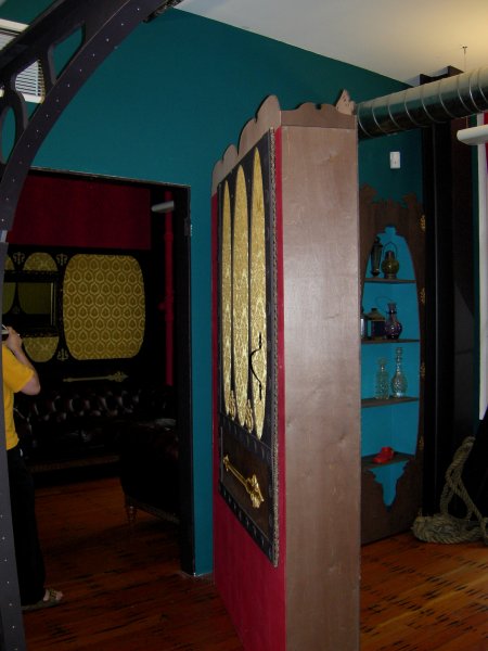 there's a hidden room!